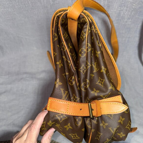 VERY LARGE Louis Vuitton SAUMUR 43 Messenger Bag - Picture 4 of 6
